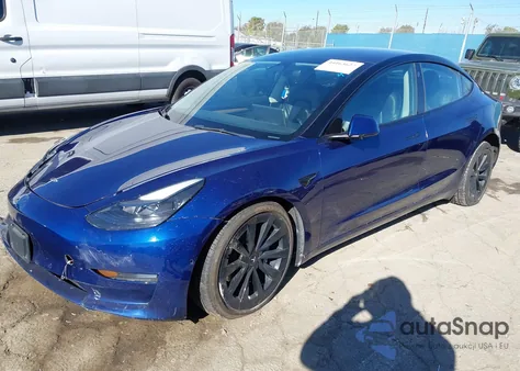 2022 Tesla Model 3 Long Range Dual Motor All-Wheel Drive z USA, uszkodzony, nr VIN 5YJ3E1EB6NF285830